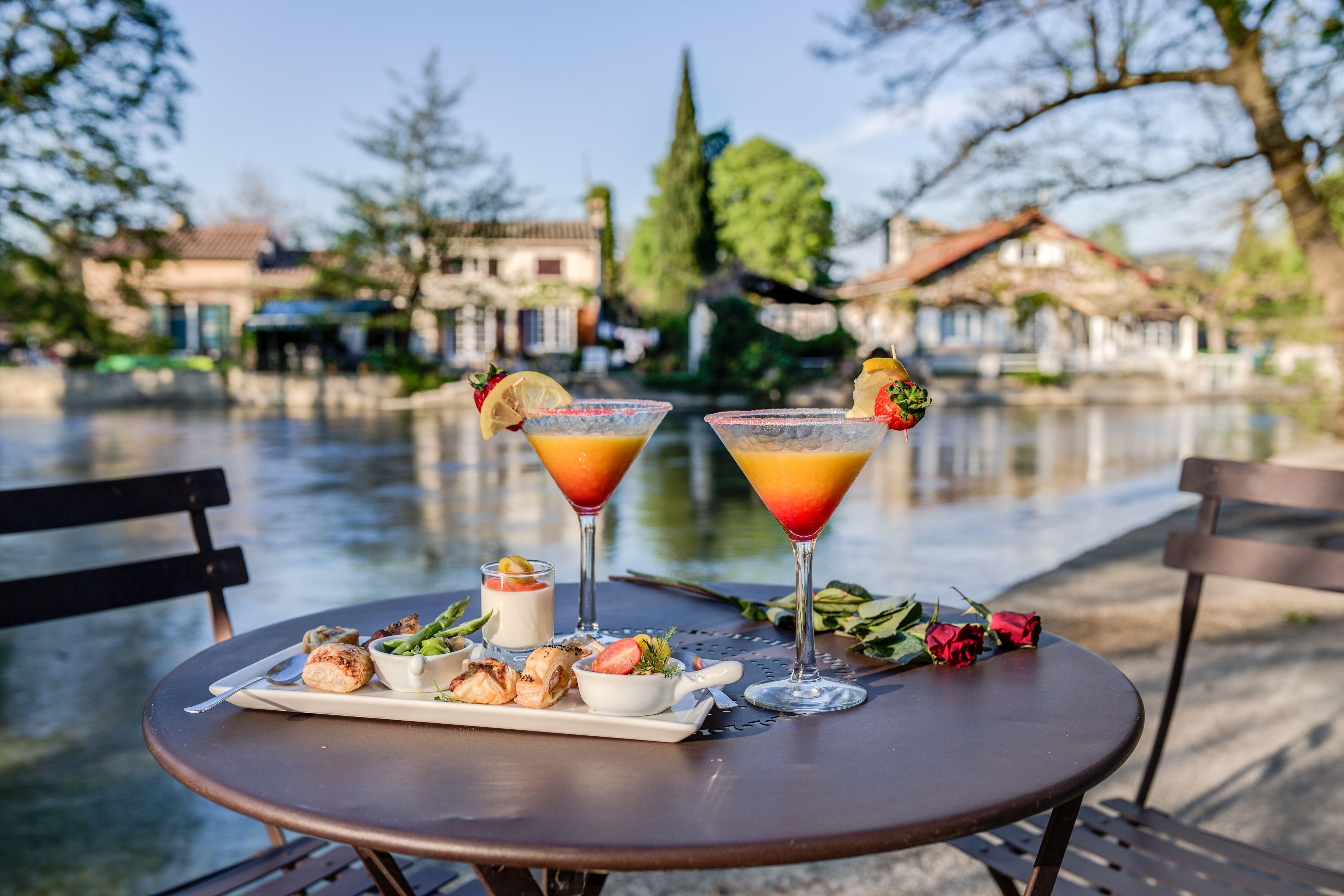 Sowell Hotels Domaine De La Petite Isle LʼIsle-sur-la-Sorgue Exterior foto